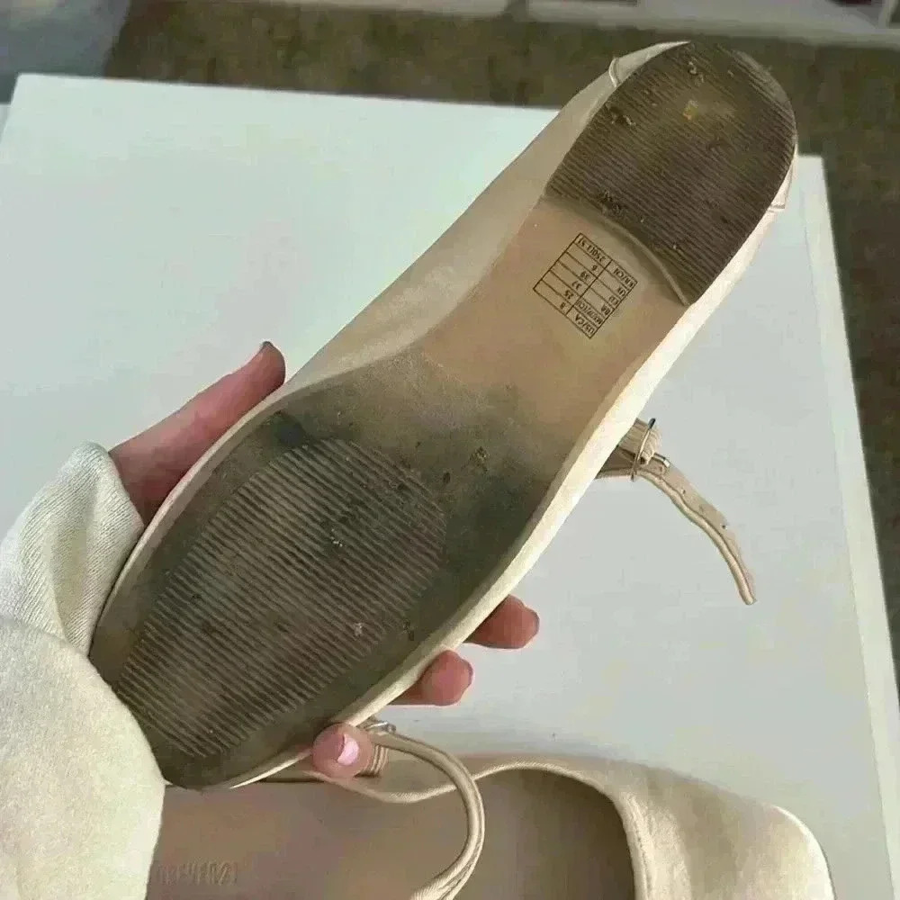 Light pink satin, Forever 21, ballet flats shoes - Picture 4 of 5